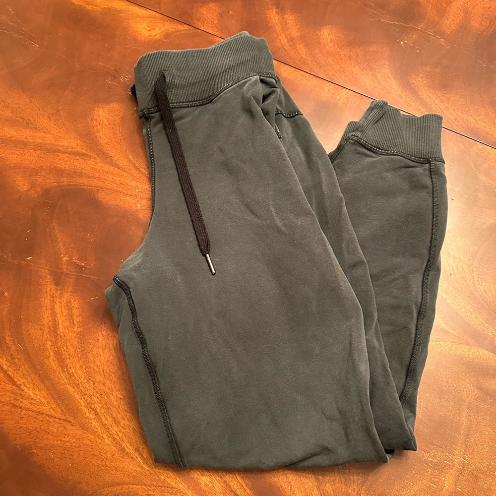 Lululemon women’s scuba high rise jogger size 4